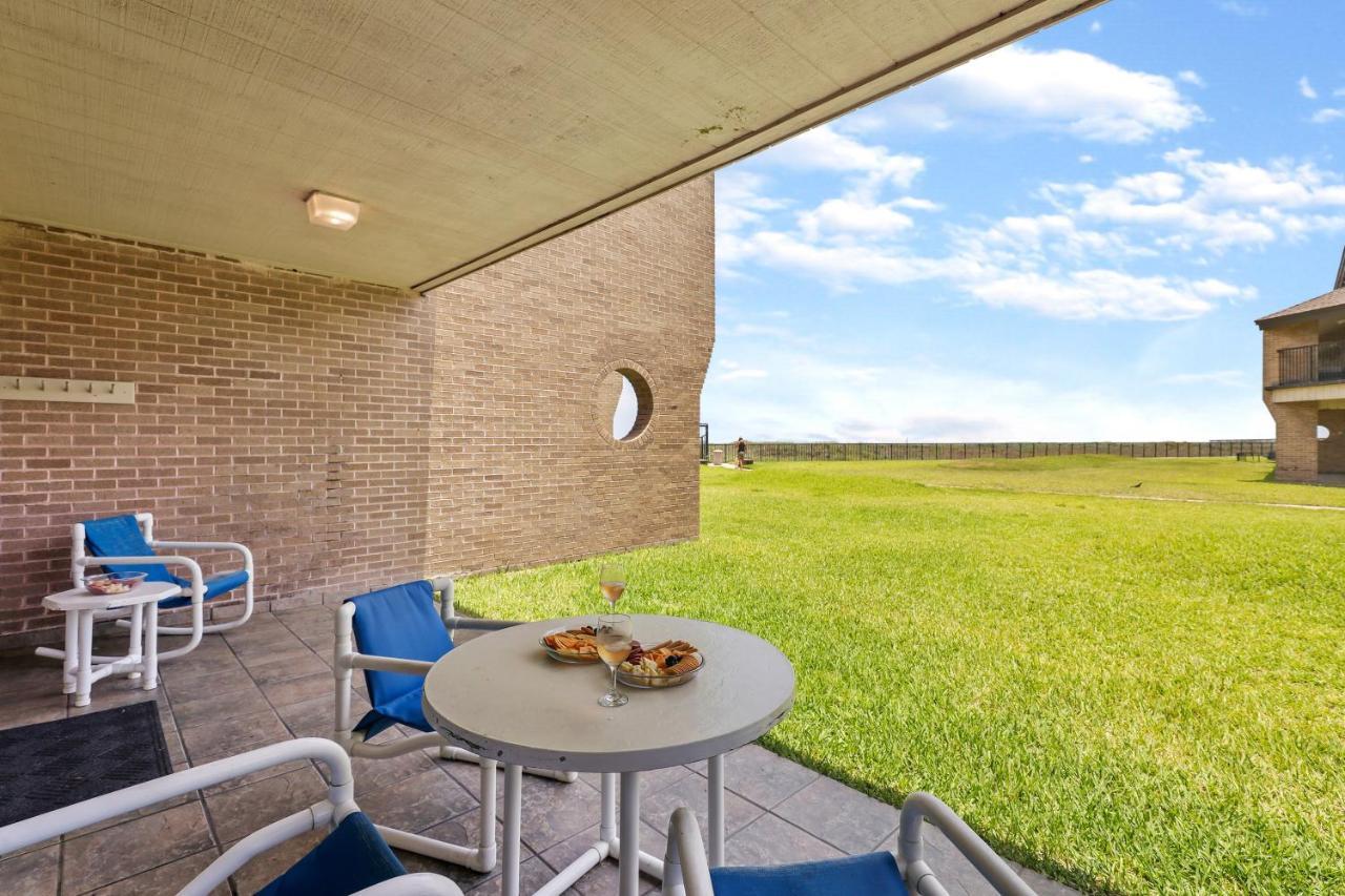 Ground Floor Beachfront Beauty! Steps To The Beach And Pool South Padre Island Ngoại thất bức ảnh