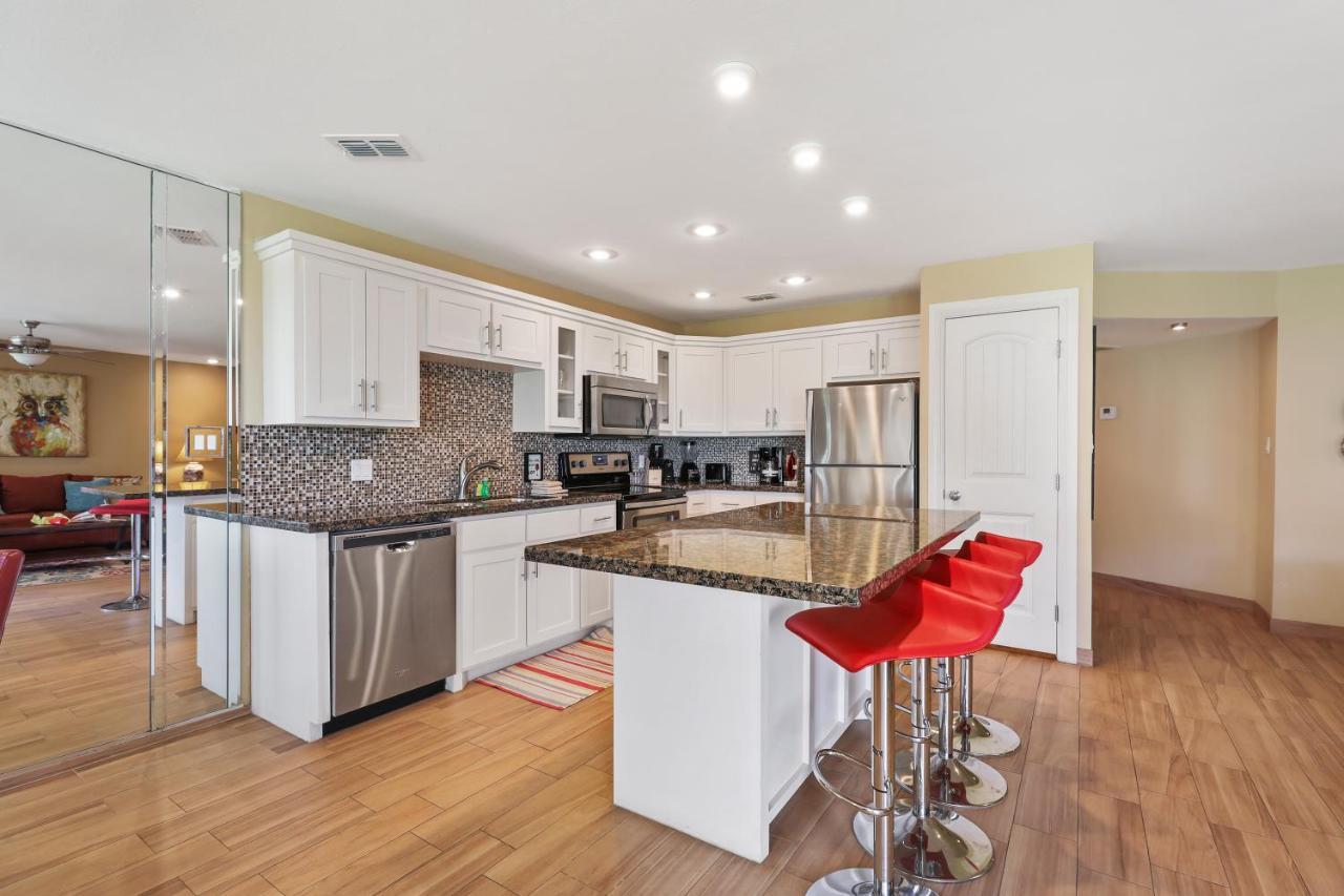 Ground Floor Beachfront Beauty! Steps To The Beach And Pool South Padre Island Ngoại thất bức ảnh