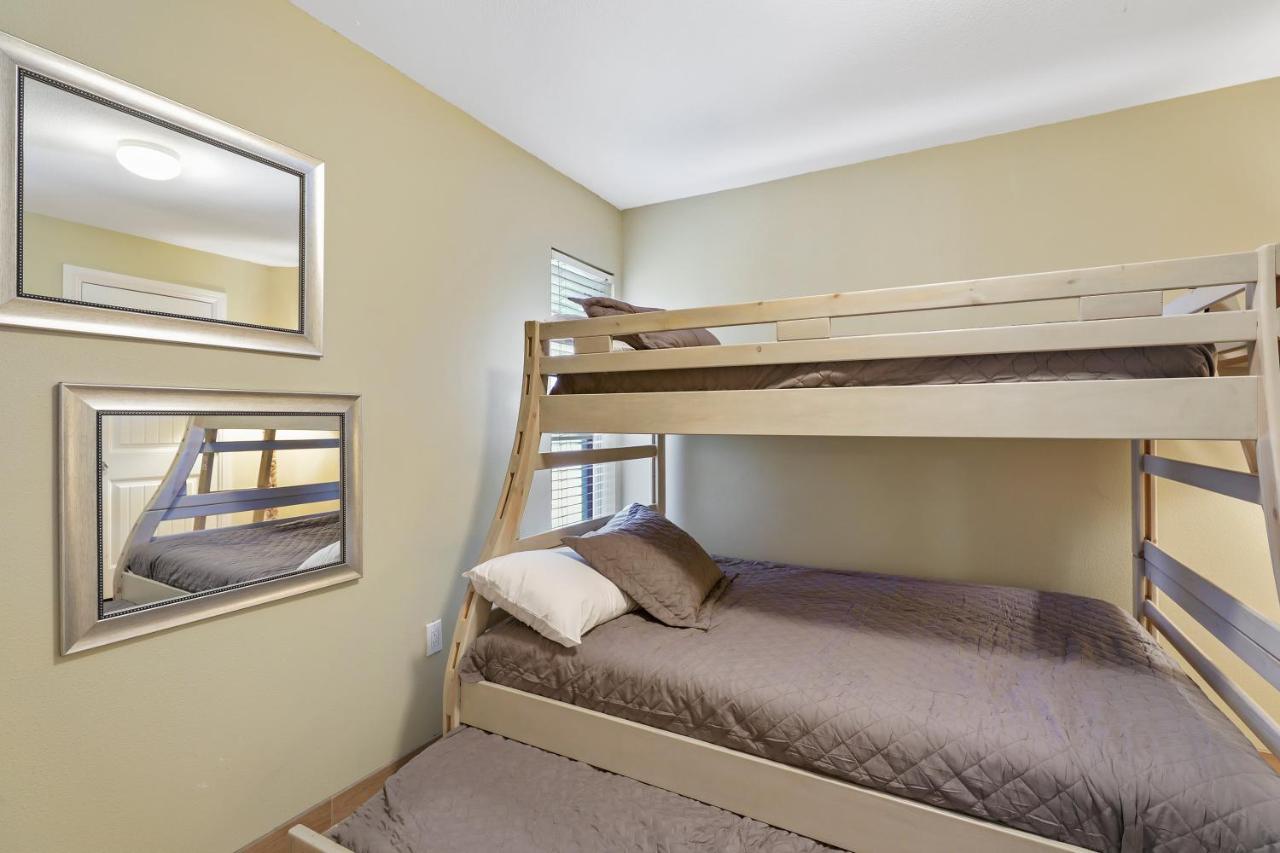 Ground Floor Beachfront Beauty! Steps To The Beach And Pool South Padre Island Ngoại thất bức ảnh