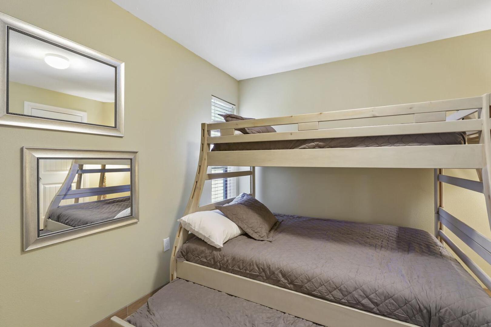 Ground Floor Beachfront Beauty! Steps To The Beach And Pool South Padre Island Phòng bức ảnh