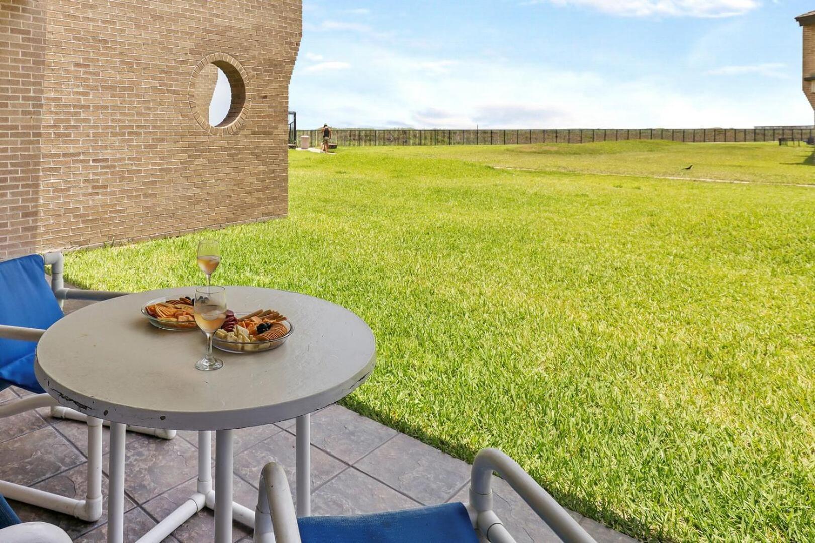 Ground Floor Beachfront Beauty! Steps To The Beach And Pool South Padre Island Phòng bức ảnh